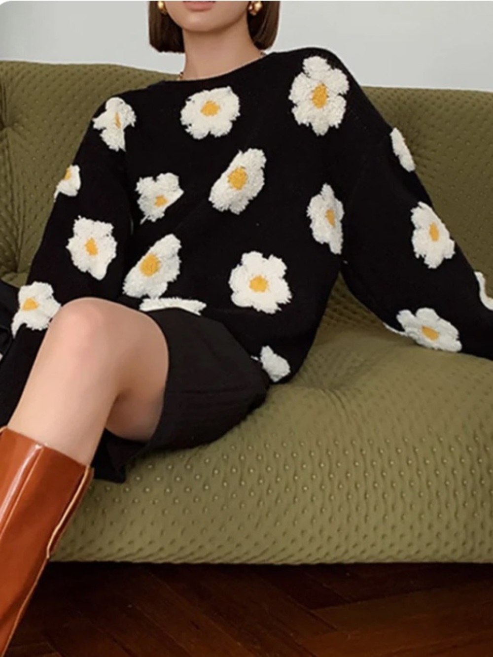 โจNWT COMMENSE Floral Daisy ๐ผ Knit Crewneck Sweater | Black & White - M - Picture 3 of 6